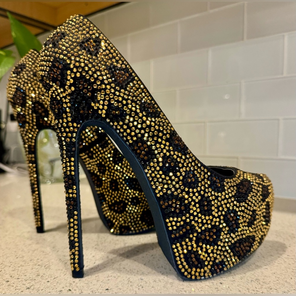 Steve Madden Dyvinal Leopard
Platform Heels Size 8